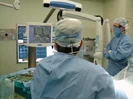 ニューロナビゲーション装置を用いた手術風景1